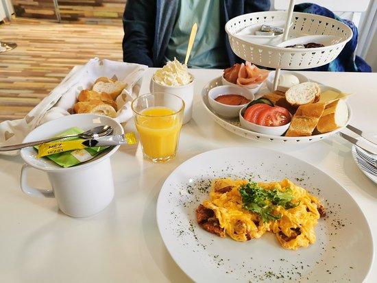 Main Street 25 Breakfast & Coffee